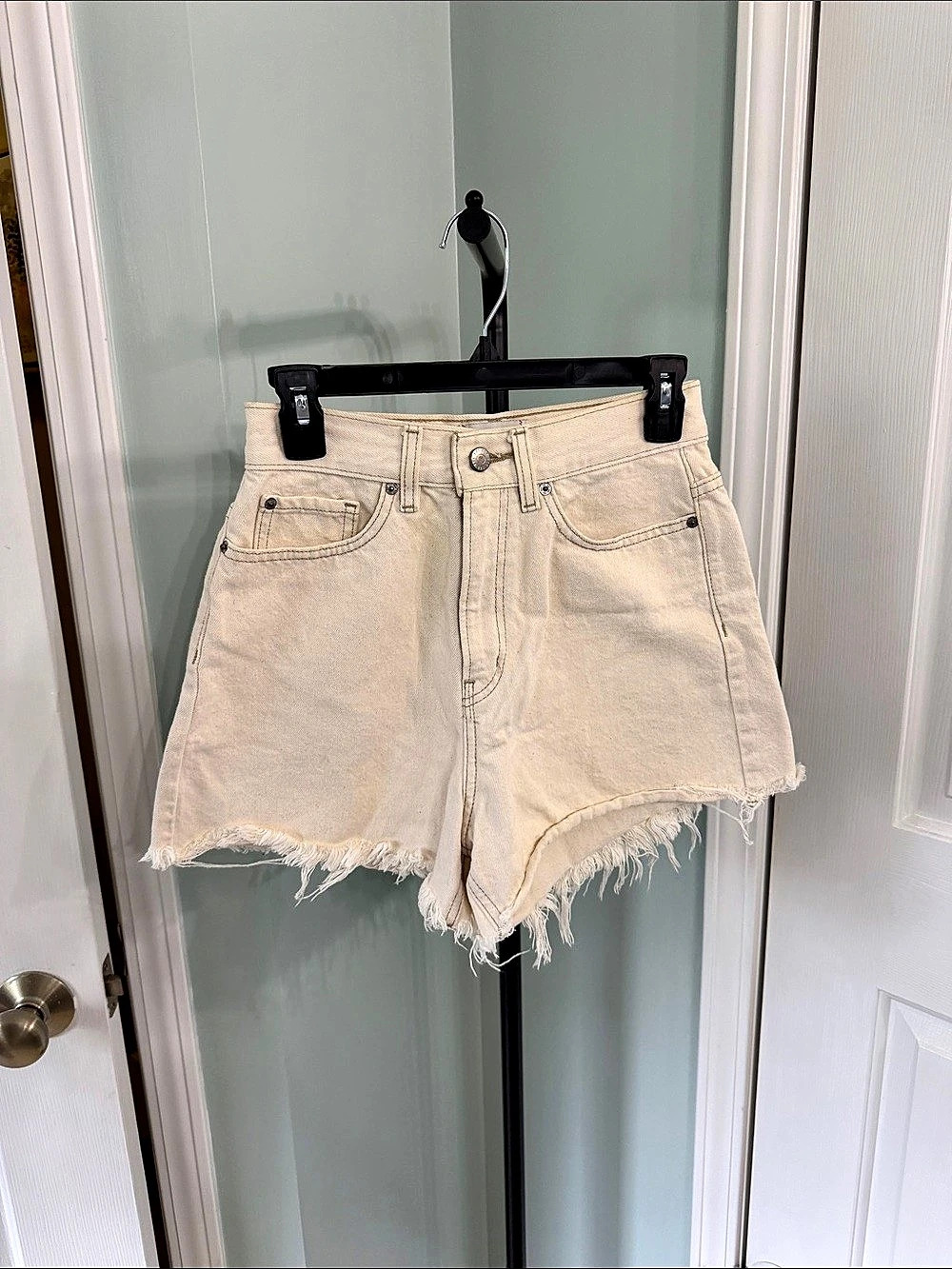 BDG Aline Short Women's Denim Shorts Waist 27 Like New